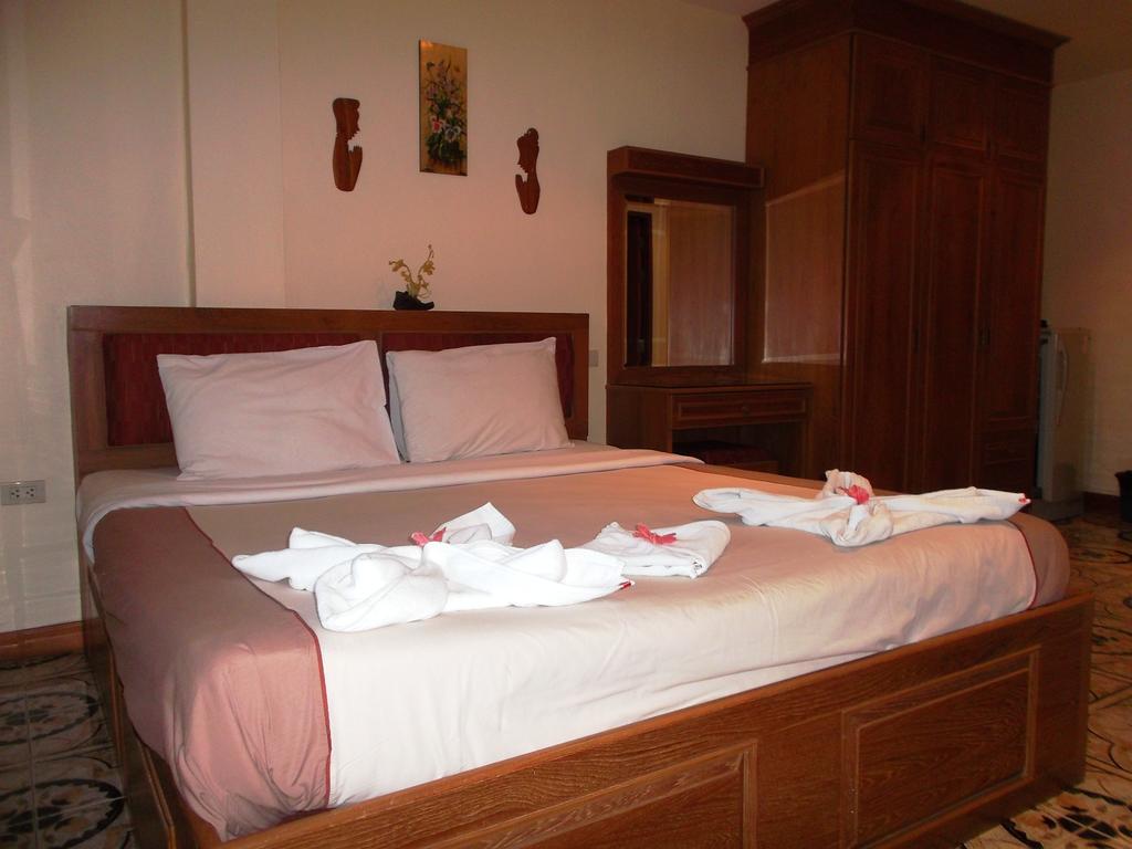 Chaiyapoon Inn Pattaya Ngoại thất bức ảnh