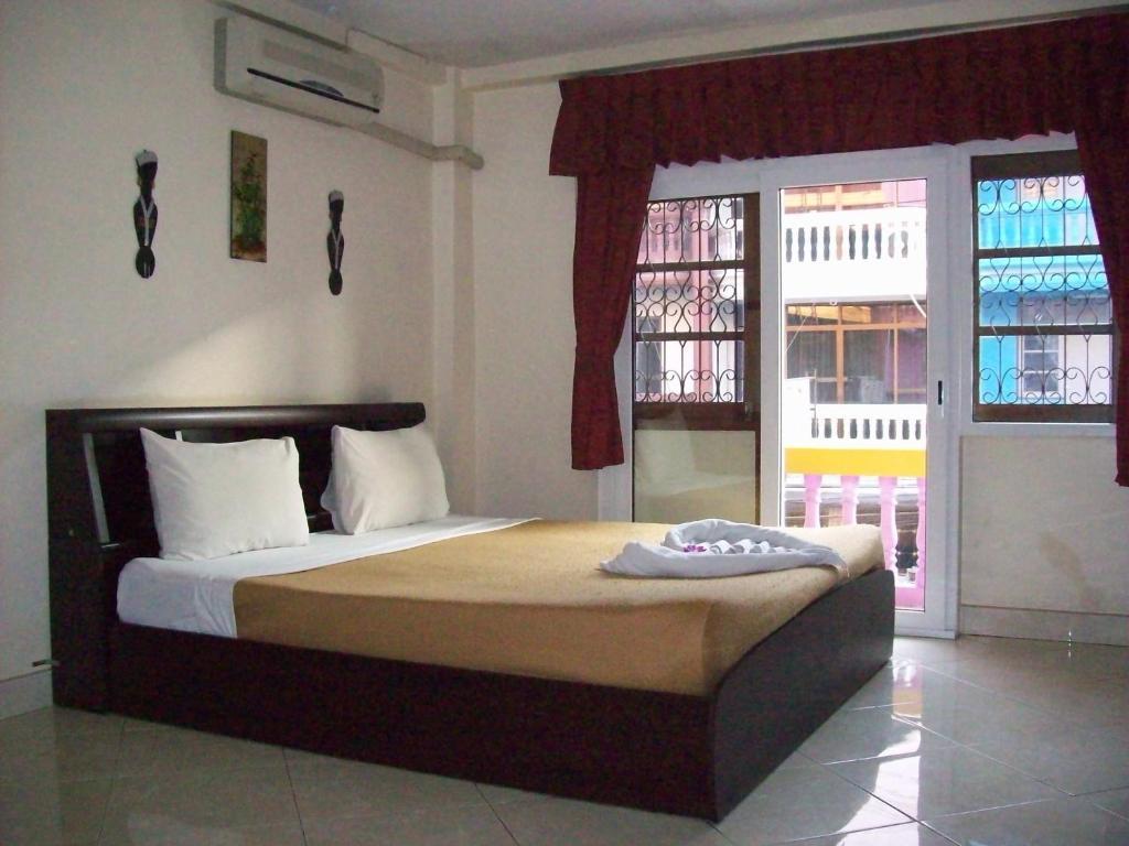 Chaiyapoon Inn Pattaya Phòng bức ảnh