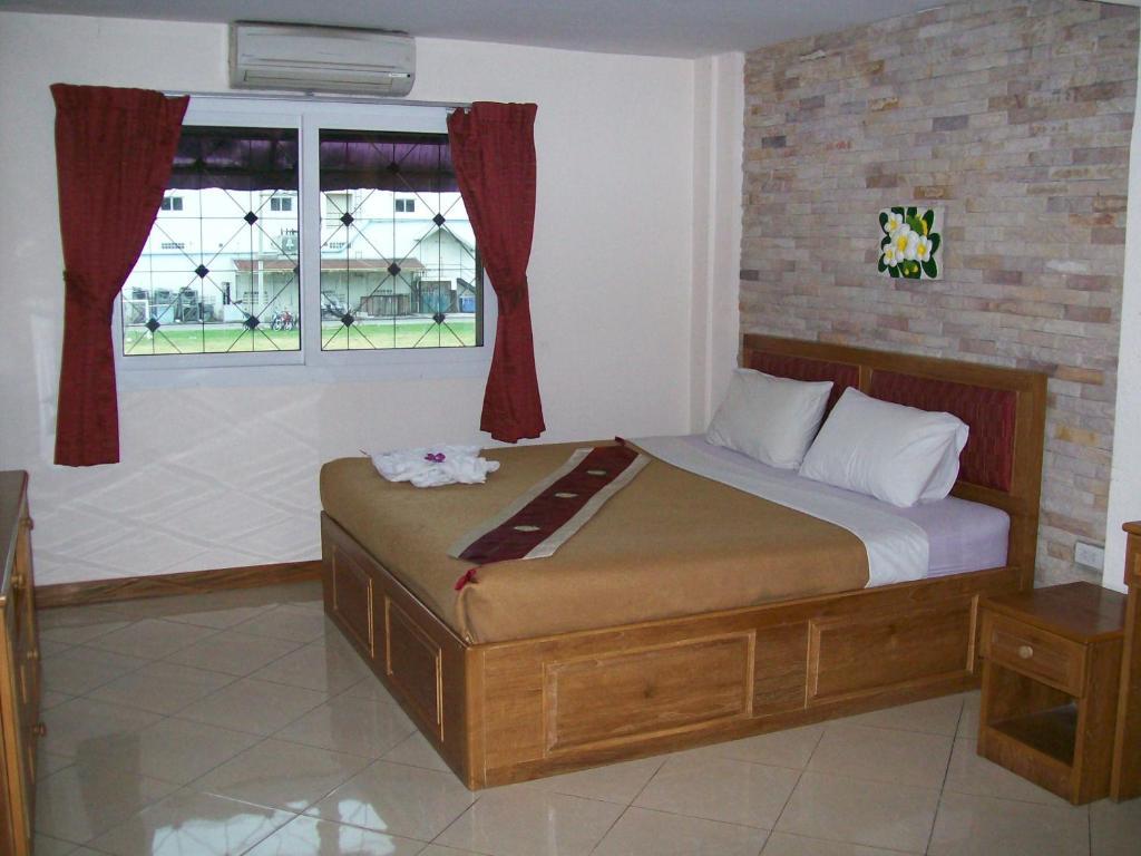 Chaiyapoon Inn Pattaya Ngoại thất bức ảnh