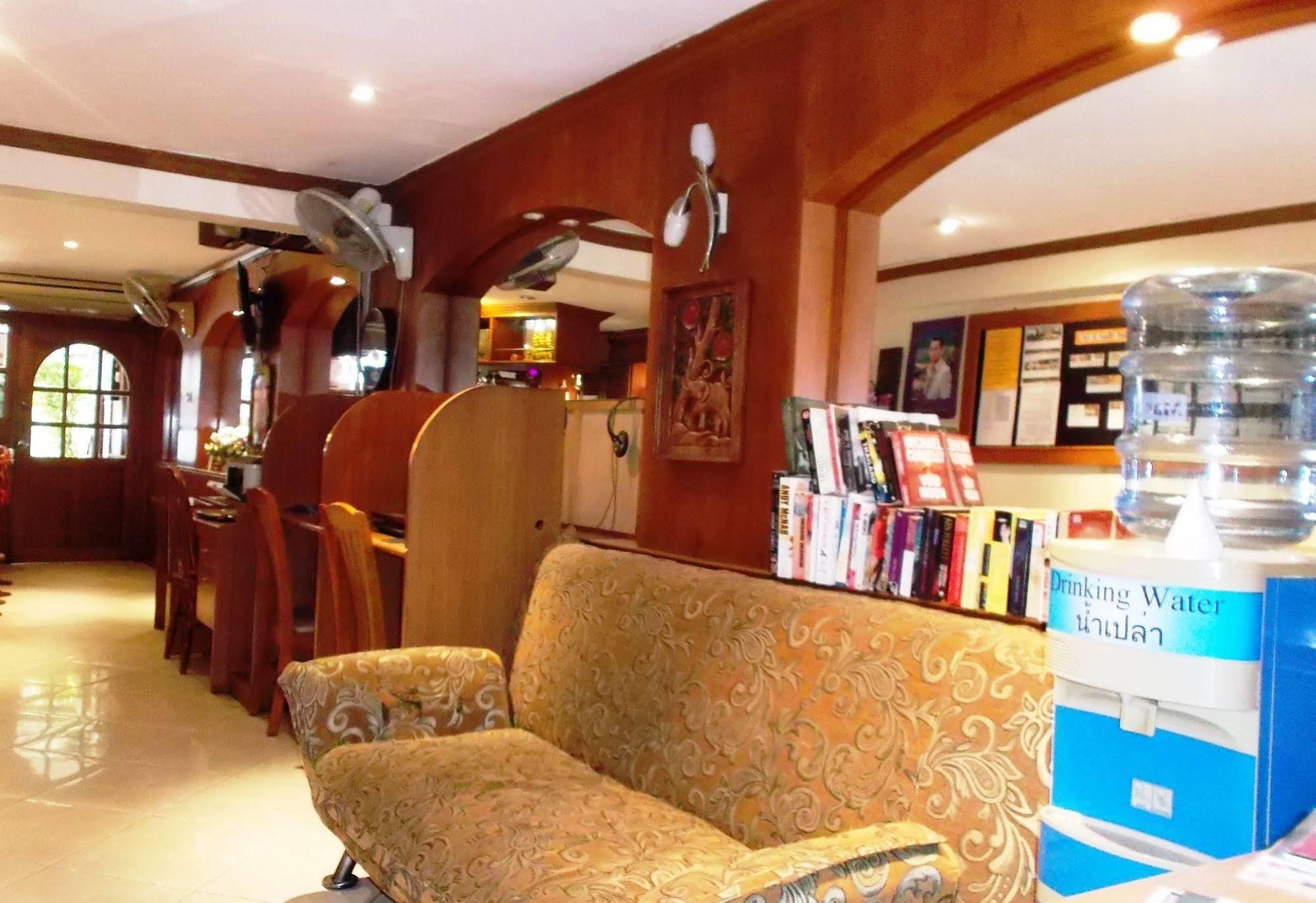 Chaiyapoon Inn Pattaya Ngoại thất bức ảnh