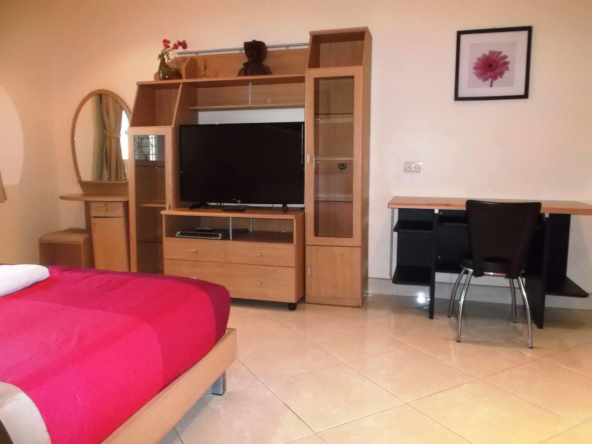 Chaiyapoon Inn Pattaya Ngoại thất bức ảnh