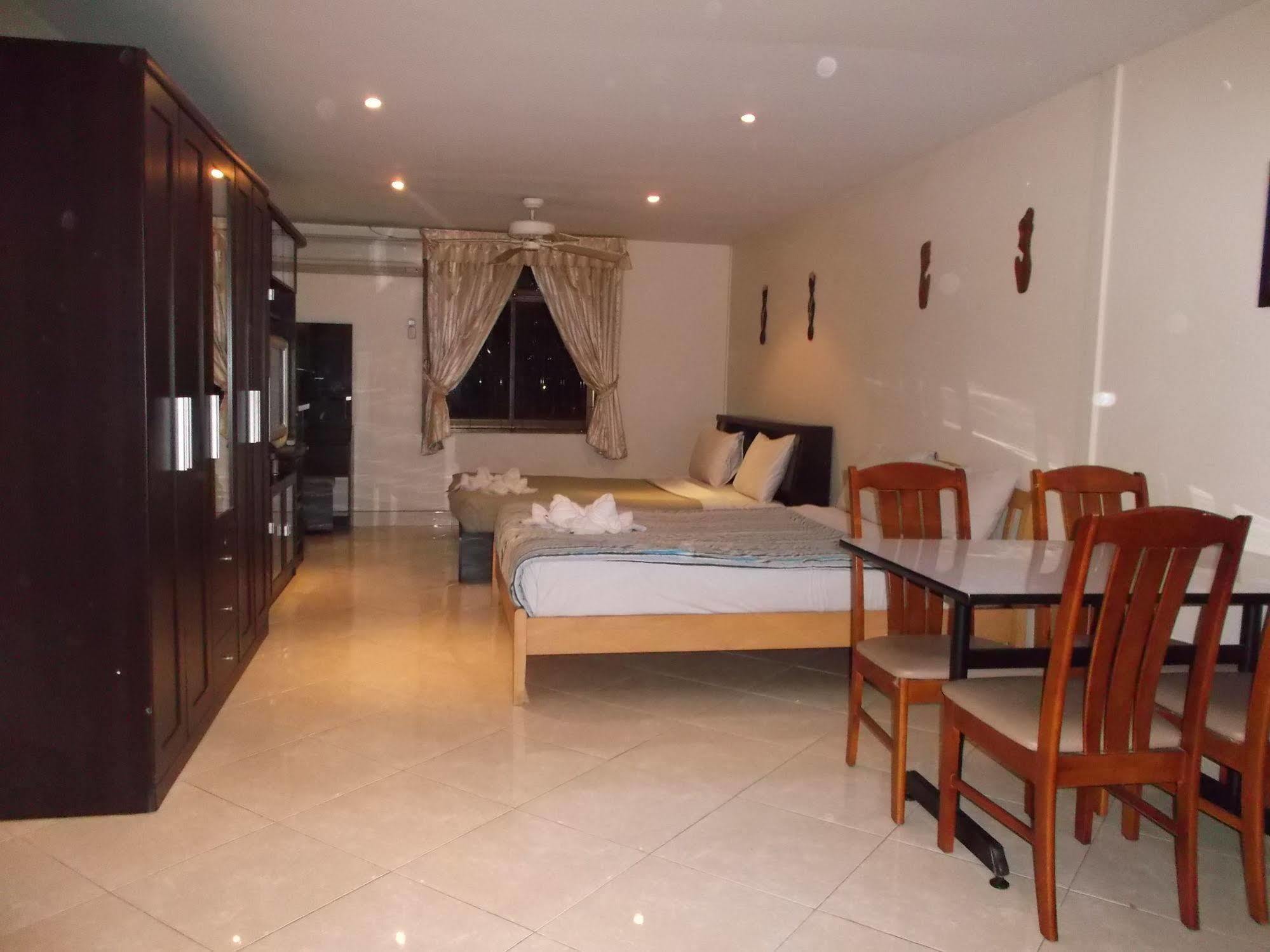 Chaiyapoon Inn Pattaya Ngoại thất bức ảnh