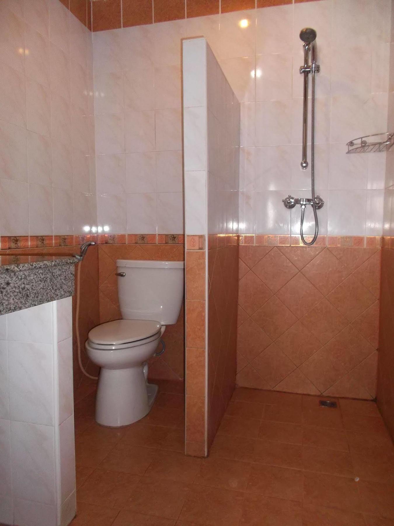 Chaiyapoon Inn Pattaya Ngoại thất bức ảnh