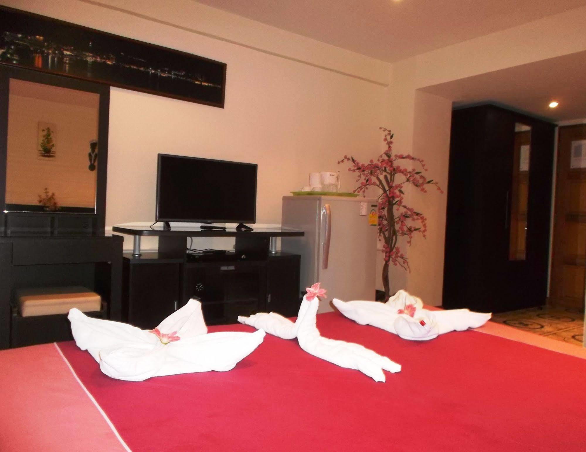 Chaiyapoon Inn Pattaya Ngoại thất bức ảnh
