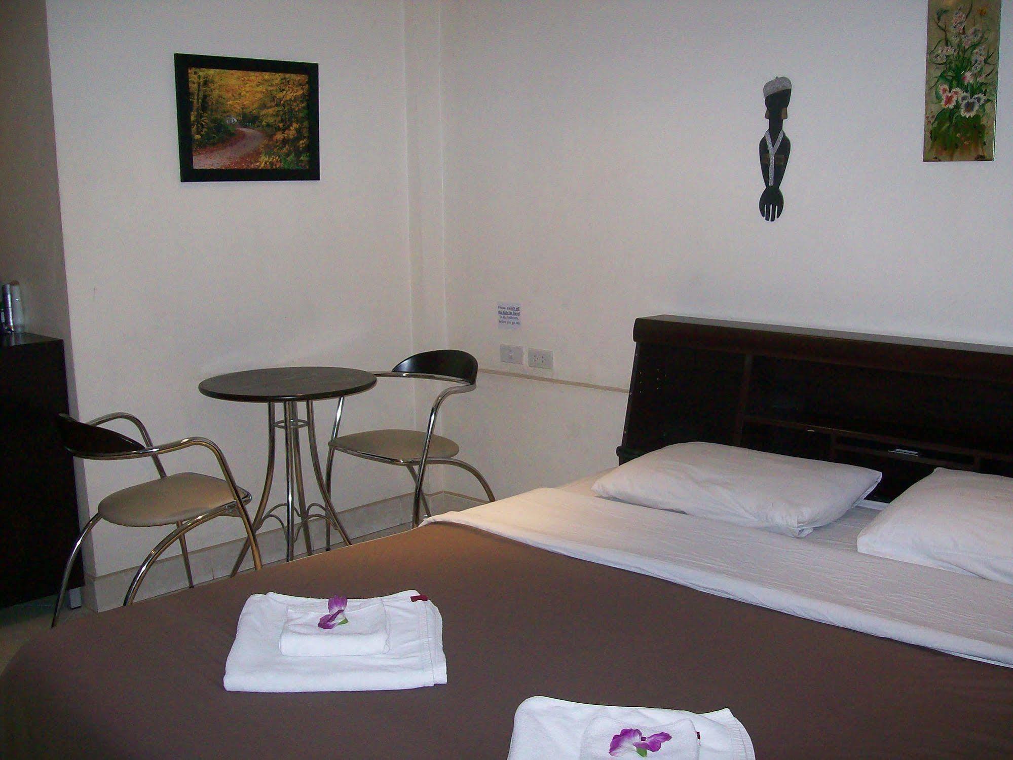 Chaiyapoon Inn Pattaya Ngoại thất bức ảnh