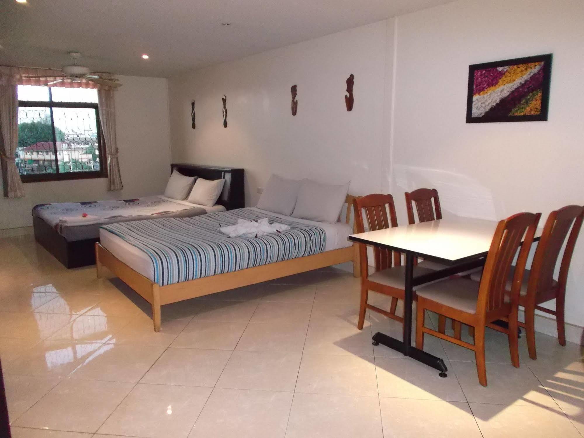 Chaiyapoon Inn Pattaya Ngoại thất bức ảnh