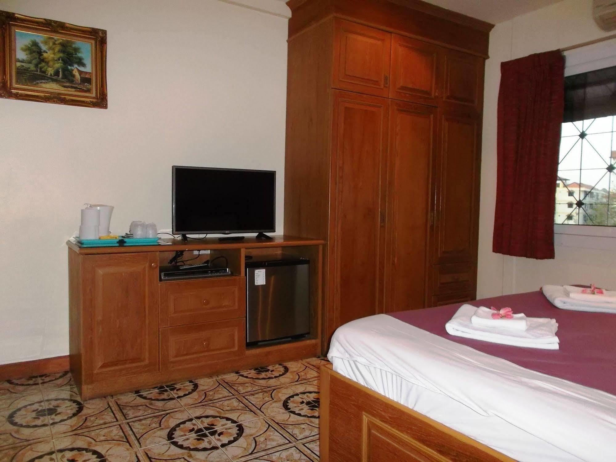 Chaiyapoon Inn Pattaya Ngoại thất bức ảnh