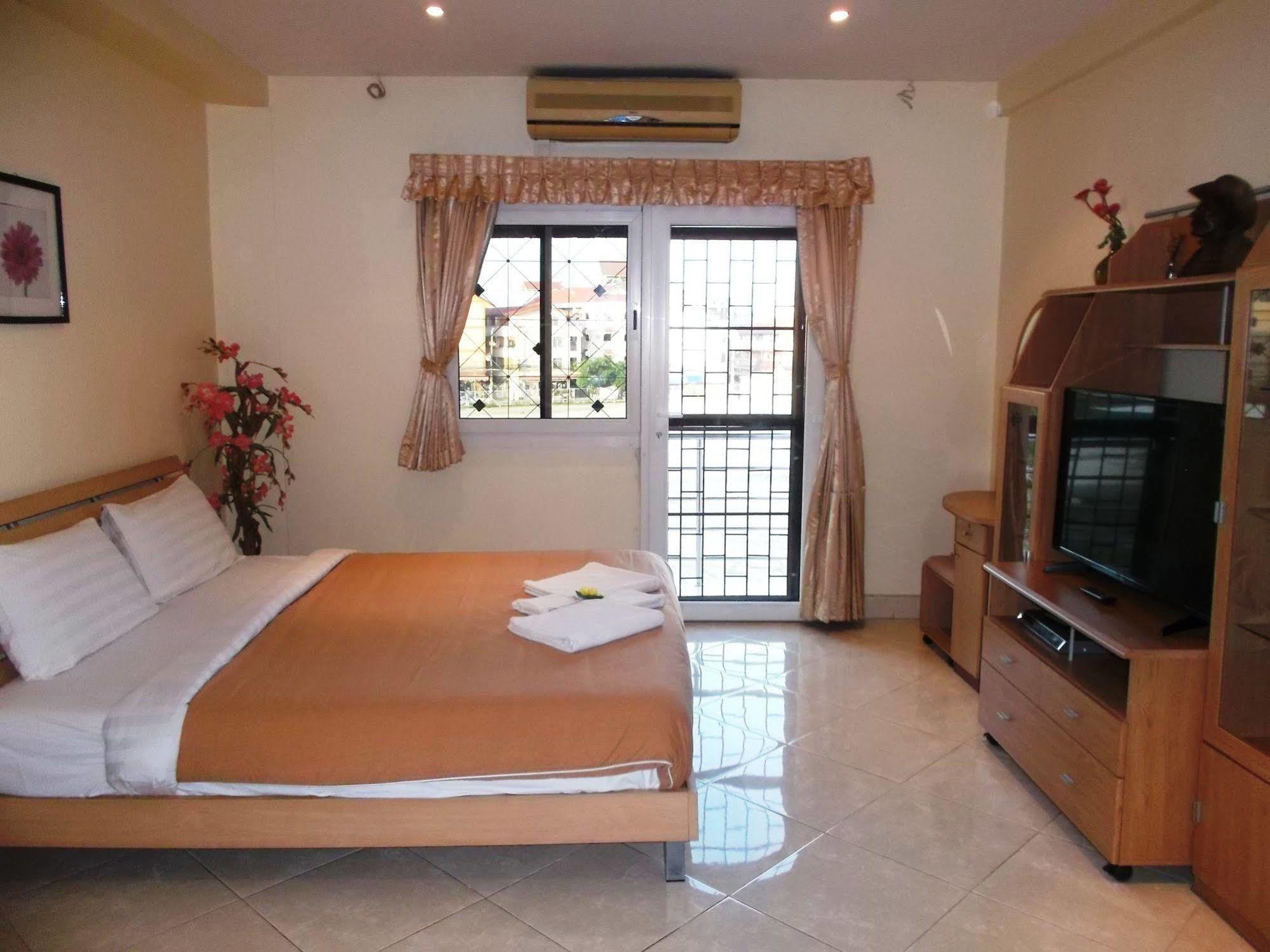 Chaiyapoon Inn Pattaya Ngoại thất bức ảnh