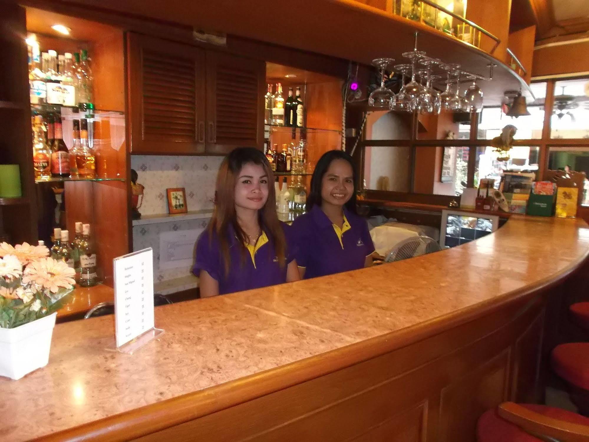 Chaiyapoon Inn Pattaya Ngoại thất bức ảnh