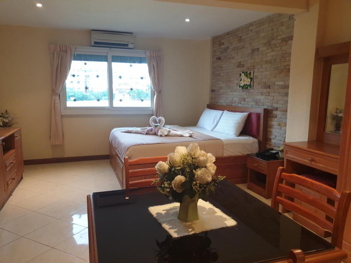 Chaiyapoon Inn Pattaya Ngoại thất bức ảnh